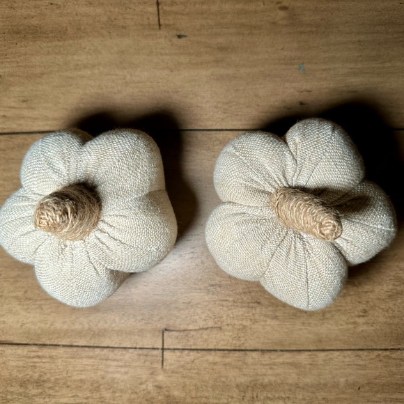 Handmade cream fabric pumpkin, set of 2 - Picture 1 of 6